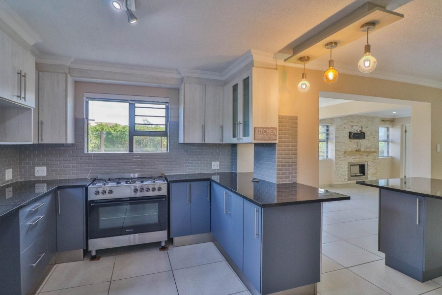 4 Bedroom Property for Sale in Hartenbos Landgoed Western Cape